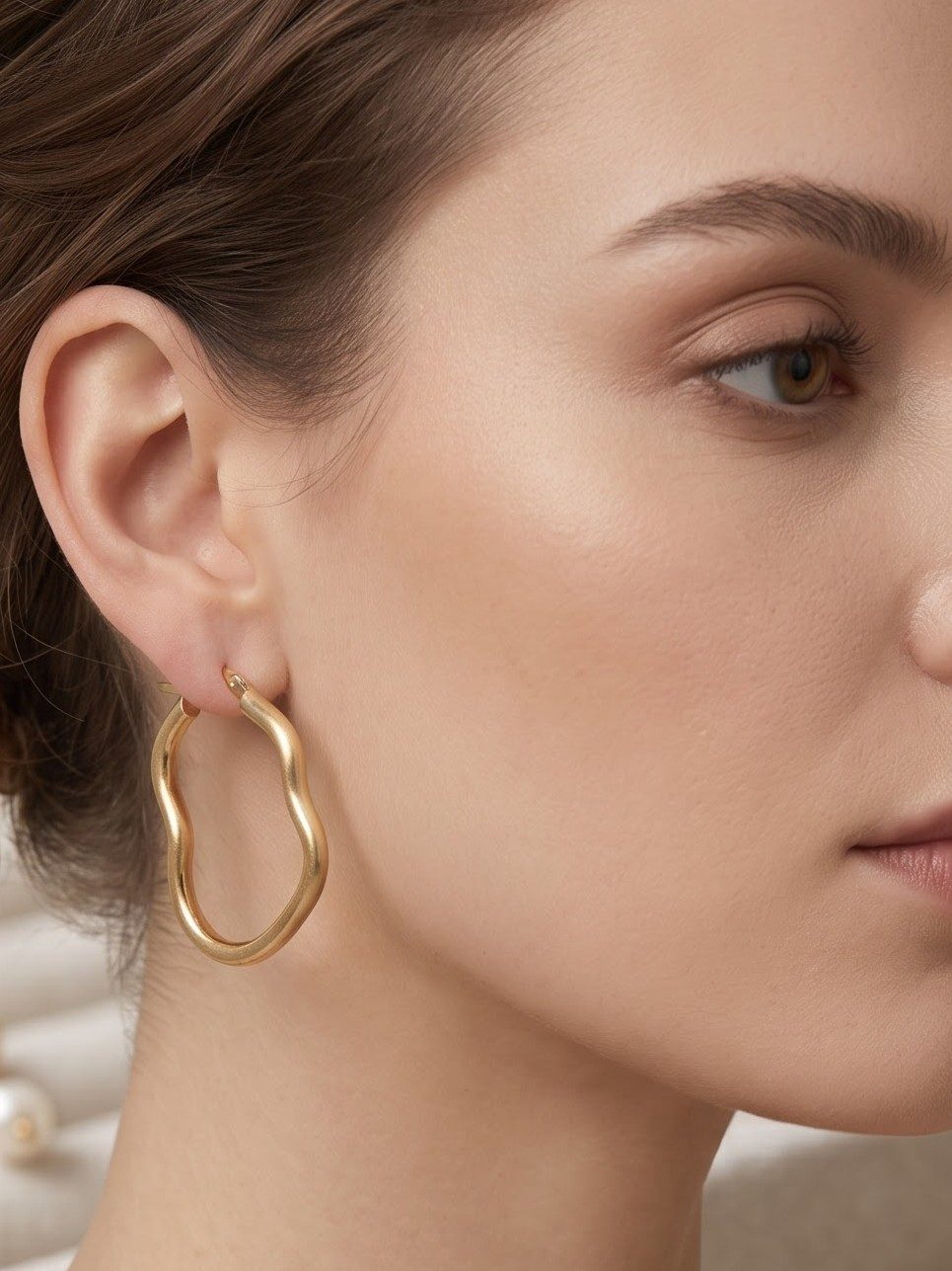 Eesha Curved Delightful Hoops